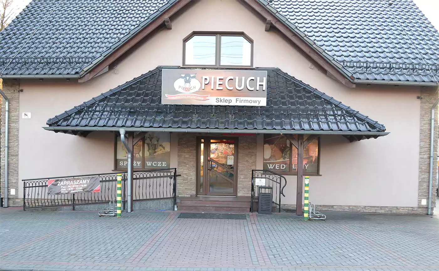 Wejście do sklepu firmowego